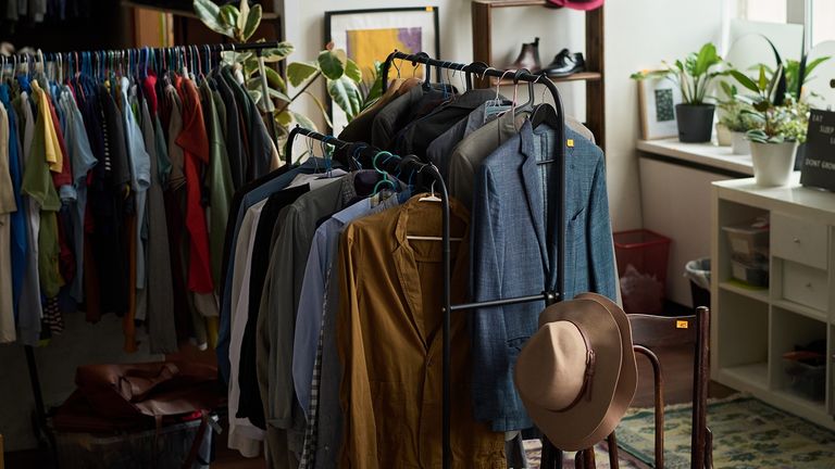 MoneyX blog — Beli Barang Branded Baru vs Preloved, Mana Lagi Berbaloi?